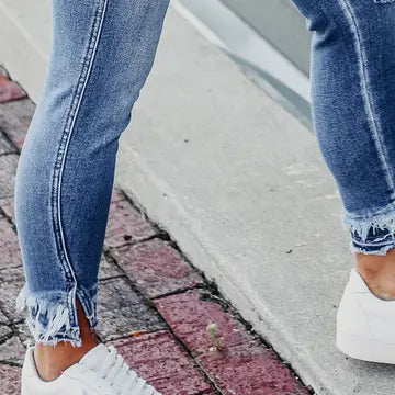 Distressed Frayed Ankle Skinny Jeans