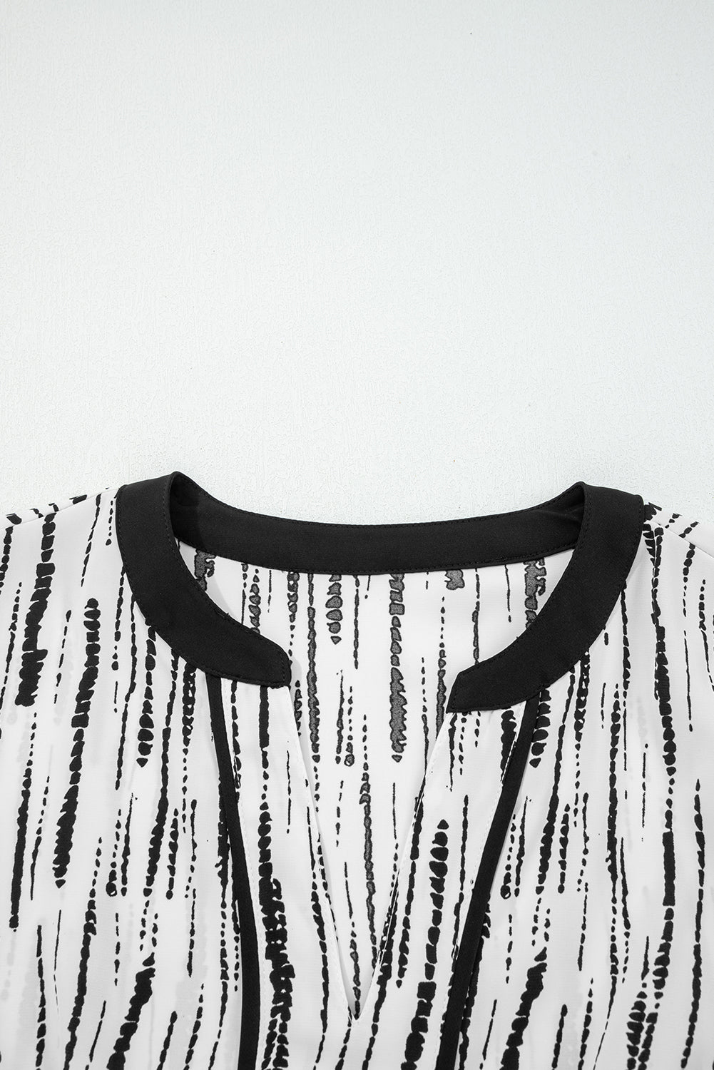 Black Spring and Autumn Abstract Print V-neck Long-sleeve Blouse