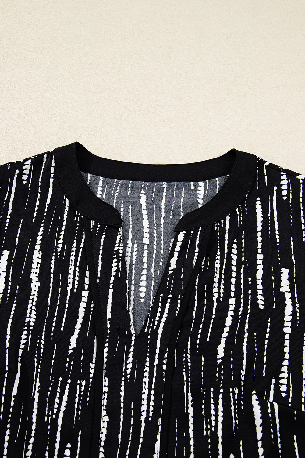 Black Spring and Autumn Abstract Print V-neck Long-sleeve Blouse