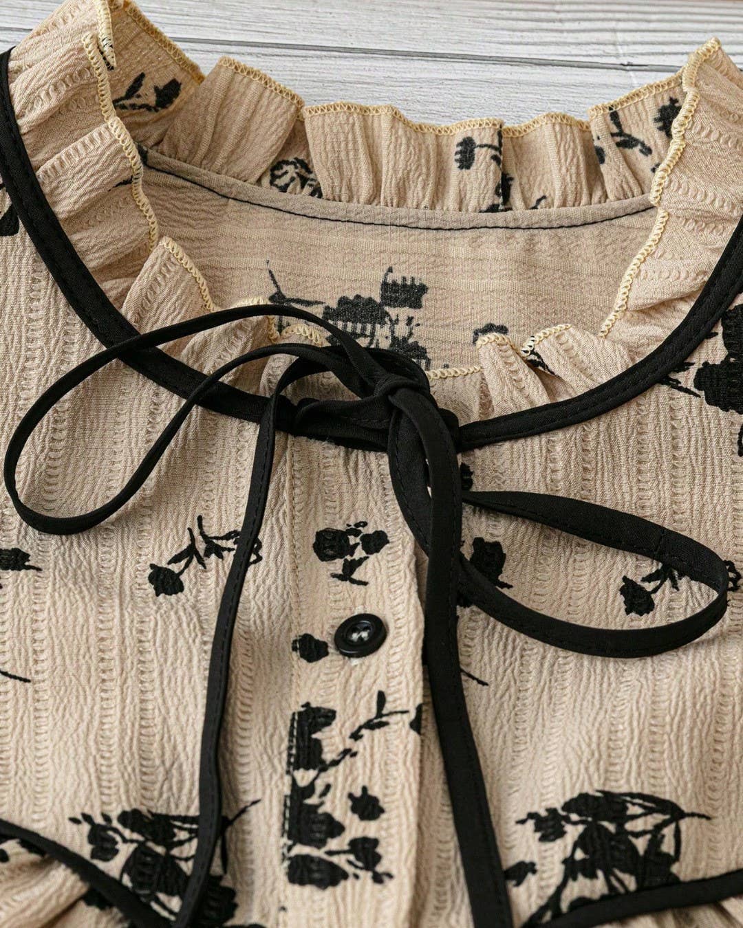 Rustic Boho Ruffles Detailed Ditsy Floral Tie Neck Top: Apricot / XL