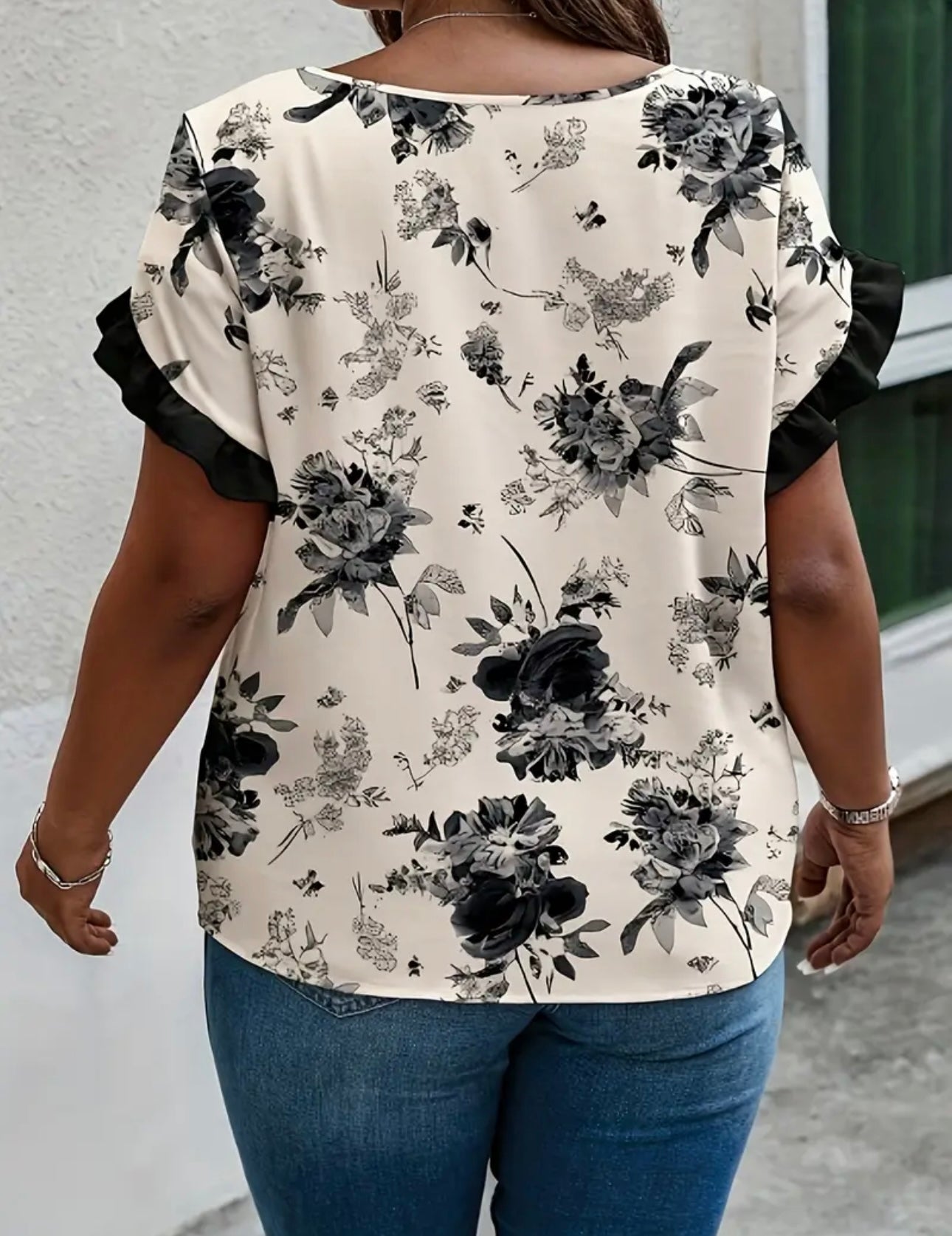Plus Size Round Neck Short Sleeve Top- Elegant Casual Blouse with Ruffled Collar and Pleated Details
