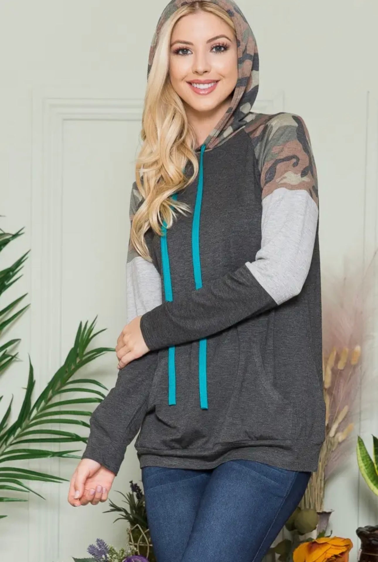 Camo Contrast Hoodie
W/String -Plus