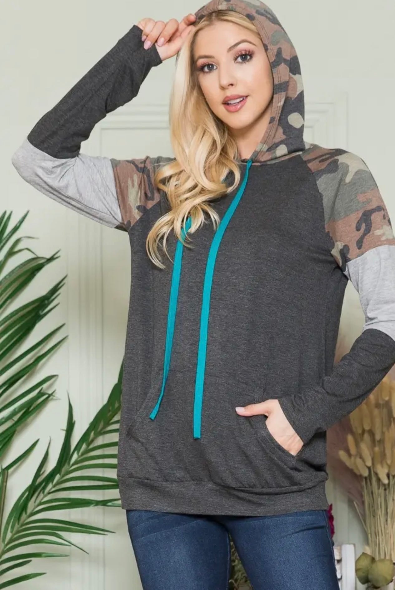 Camo Contrast Hoodie
W/String -Plus