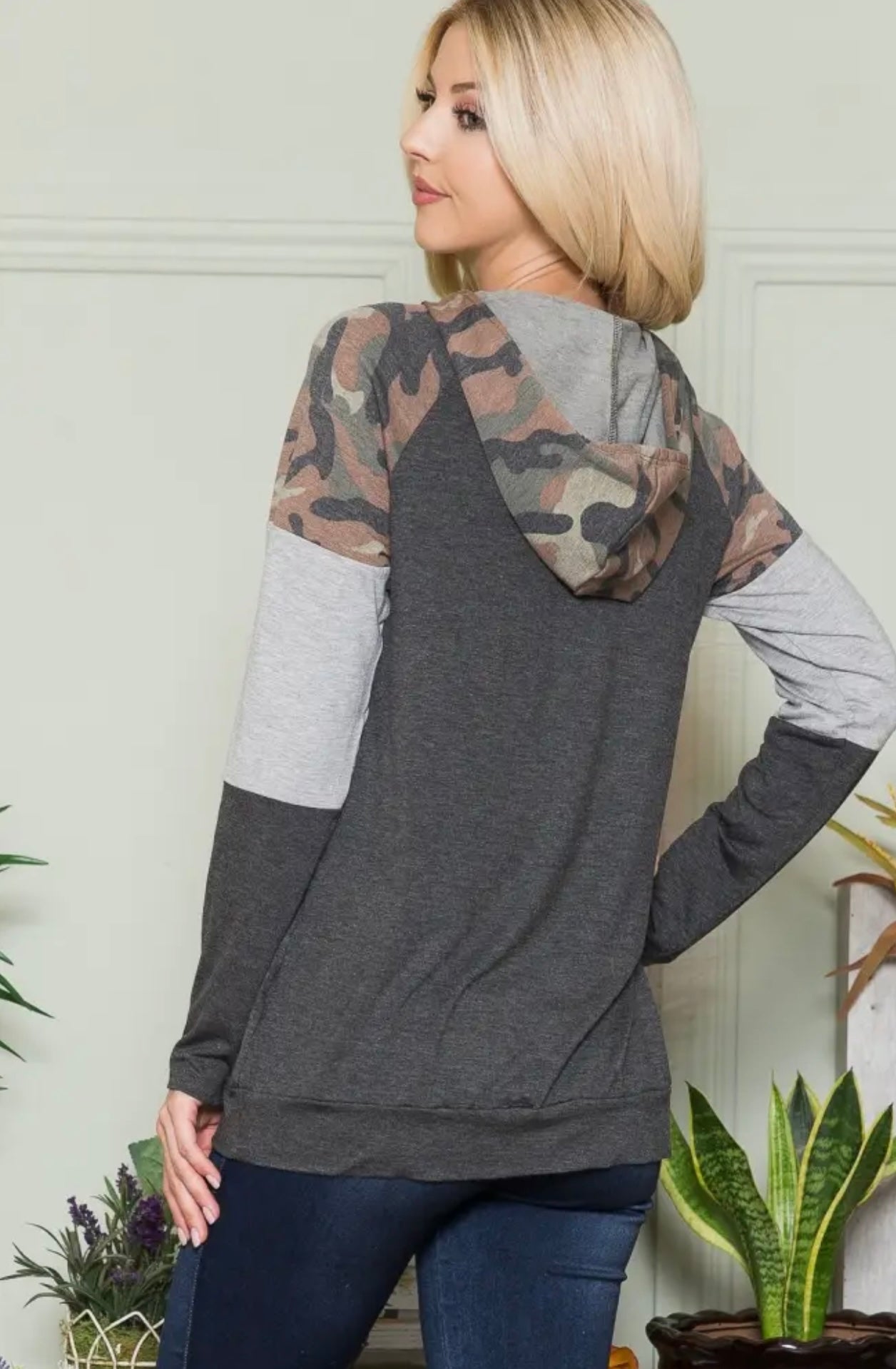 Camo Contrast Hoodie
W/String -Plus
