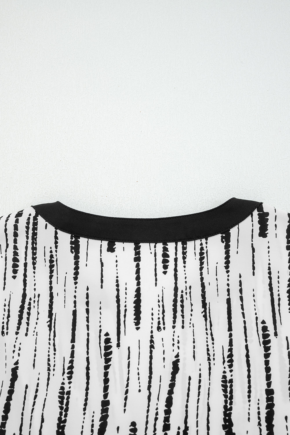 Black Spring and Autumn Abstract Print V-neck Long-sleeve Blouse