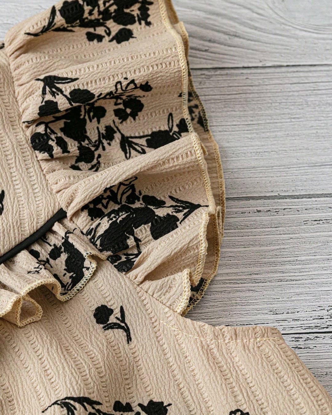 Rustic Boho Ruffles Detailed Ditsy Floral Tie Neck Top: Apricot / S